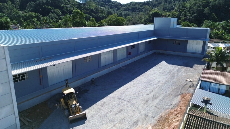 Galpão comercial novo, docas, com 964m2 para locação em Guabiruba SC: 7ª foto da galeria de imagens do imóvel