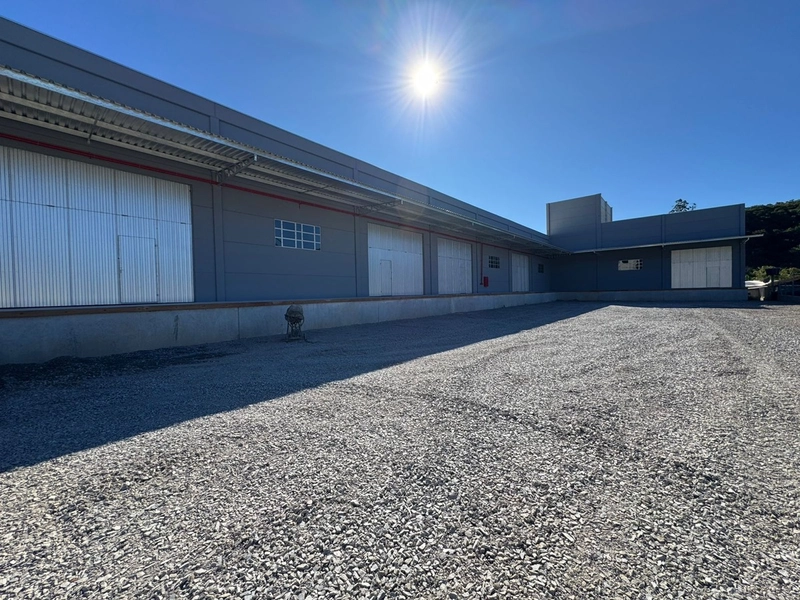 Galpão comercial novo, docas, com 964m2 para locação em Guabiruba SC: 8ª foto da galeria de imagens do imóvel