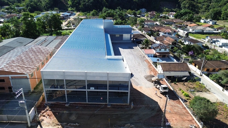 Galpão comercial novo, docas, com 964m2 para locação em Guabiruba SC: 6ª foto da galeria de imagens do imóvel