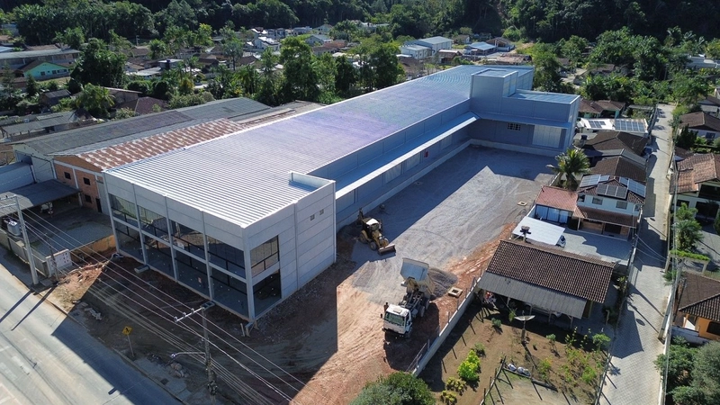 Galpão comercial novo, docas, com 964m2 para locação em Guabiruba SC: 5ª foto da galeria de imagens do imóvel
