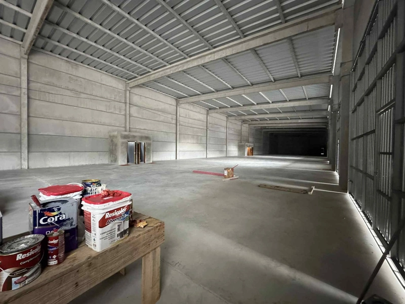 Galpão comercial novo, docas, com 964m2 para locação em Guabiruba SC: 3ª foto da galeria de imagens do imóvel