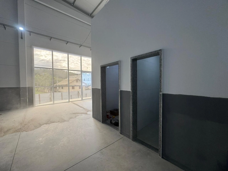 procurando galpão com 735m2 com doca para locação, olha essa opor: 5ª foto da galeria de imagens do imóvel