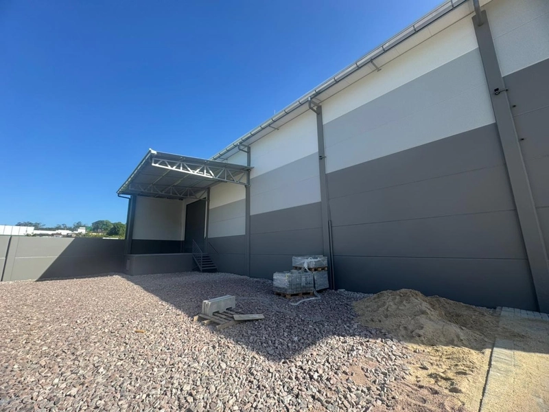 procurando galpão com 735m2 com doca para locação, olha essa opor: 9ª foto da galeria de imagens do imóvel