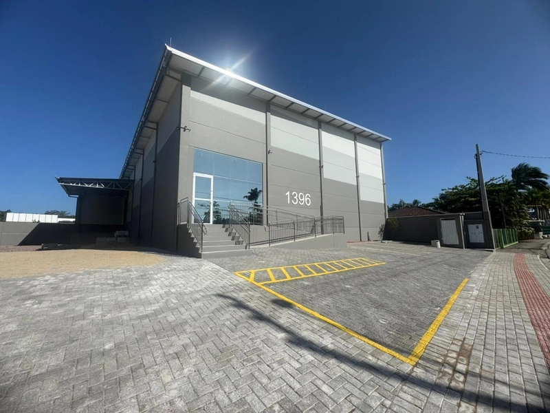 procurando galpão com 735m2 com doca para locação, olha essa opor: 2ª foto da galeria de imagens do imóvel