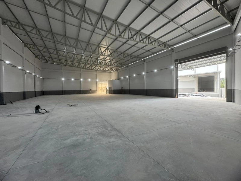 procurando galpão com 735m2 com doca para locação, olha essa opor: 3ª foto da galeria de imagens do imóvel