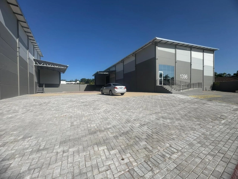 procurando galpão com 735m2 com doca para locação, olha essa opor: 10ª foto da galeria de imagens do imóvel