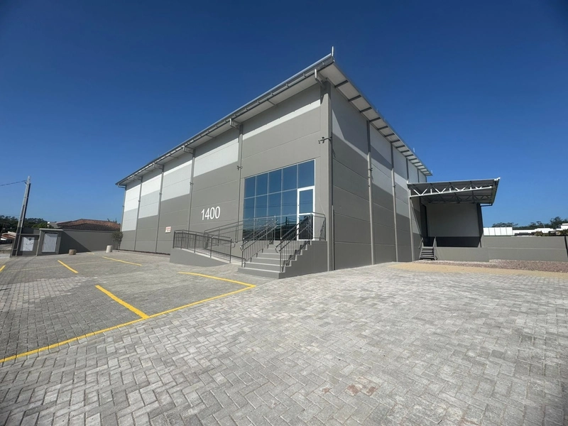 Procurando galpão com 725m2, doca para locação, olha essa oportunidade: 2ª foto da galeria de imagens do imóvel