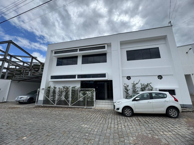 Para instalar sua indústria, e ainda num bairro excelente!