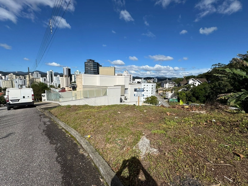 Invista neste tereno com localização e vista privilegiada: 3ª foto da galeria de imagens do imóvel