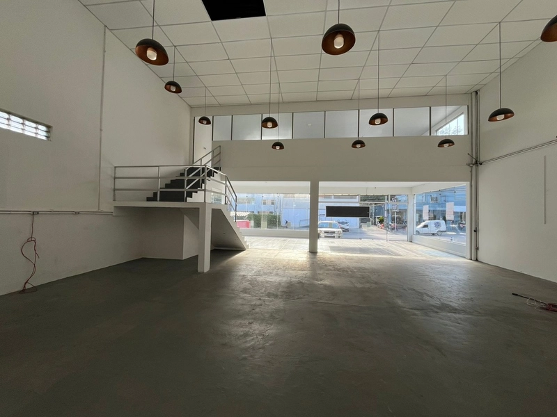 Galpão comercial bem localizado próximo ao centro, olhe esta opção:: 2ª foto da galeria de imagens do imóvel