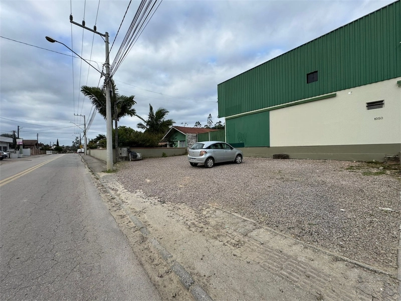 Precisa Galpão 450m² construídos, com docas, veja este!!: 6ª foto da galeria de imagens do imóvel