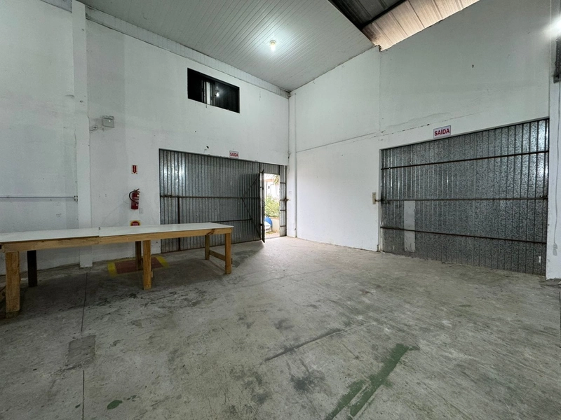 Precisa Galpão 450m² construídos, com docas, veja este!!: 12ª foto da galeria de imagens do imóvel