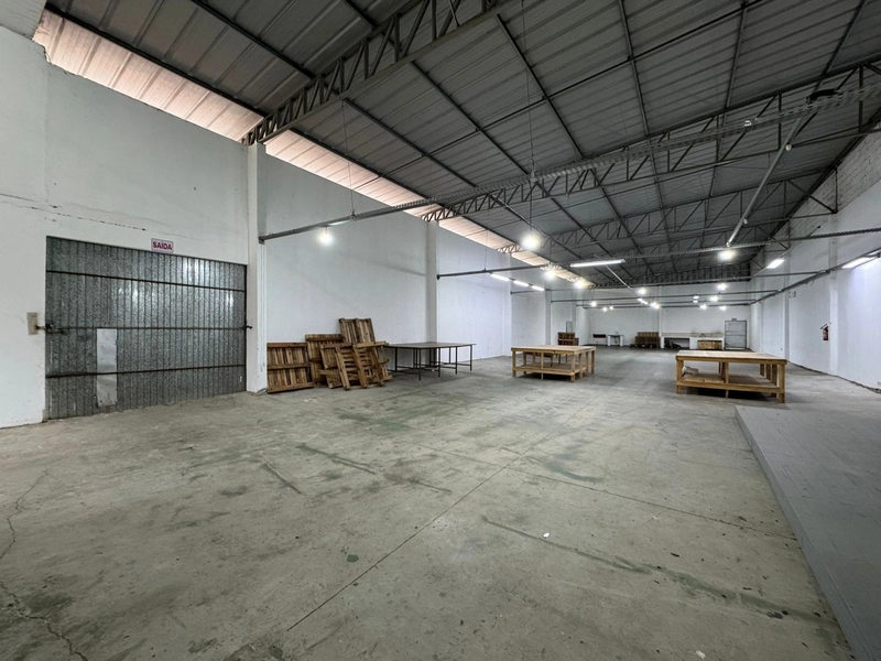 Precisa Galpão 450m² construídos, com docas, veja este!!: 7ª foto da galeria de imagens do imóvel