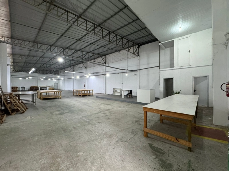 Precisa Galpão 450m² construídos, com docas, veja este!!: 11ª foto da galeria de imagens do imóvel