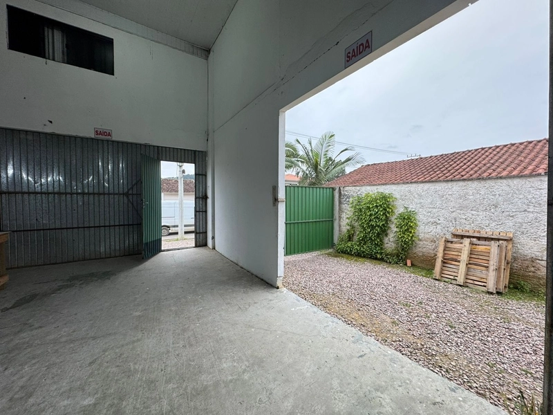 Precisa Galpão 450m² construídos, com docas, veja este!!: 2ª foto da galeria de imagens do imóvel