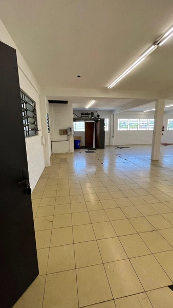 Galpão estrategicamente localizado, com elevador de carga e showroom: 6ª foto da galeria de imagens do imóvel