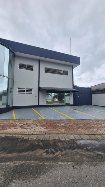 Galpão estrategicamente localizado, com elevador de carga e showroom: 1ª foto da galeria de imagens do imóvel