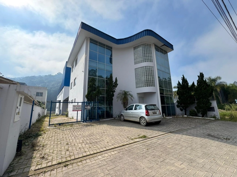 Galpão em localização estratégica, dois andares e 1 doca: 5ª foto da galeria de imagens do imóvel