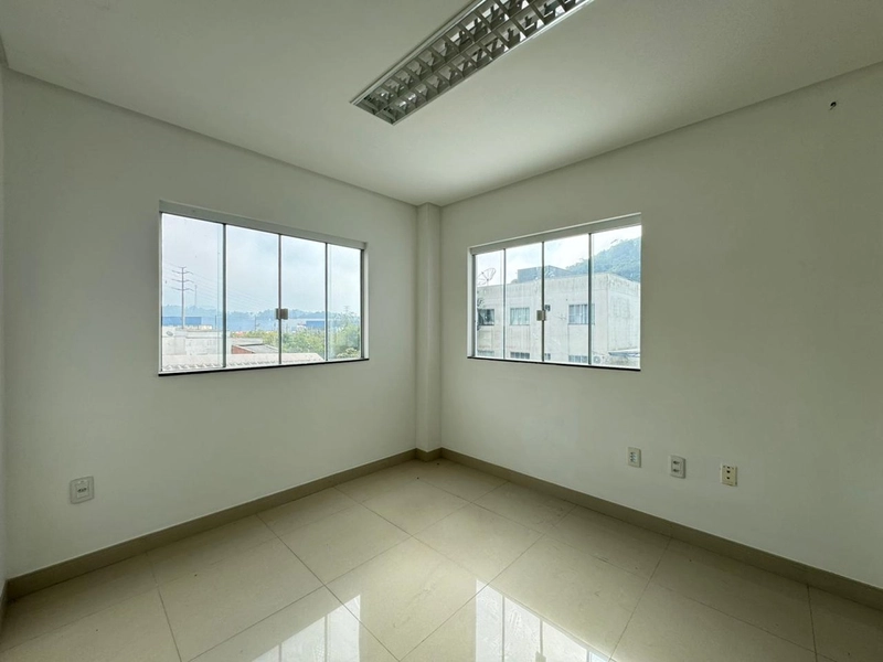 Galpão em localização estratégica, dois andares e 1 doca: 22ª foto da galeria de imagens do imóvel