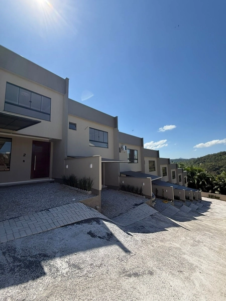 Casa em condomínio fechado,2 suítes e 2 vagas garagem!: 1ª foto da galeria de imagens do imóvel
