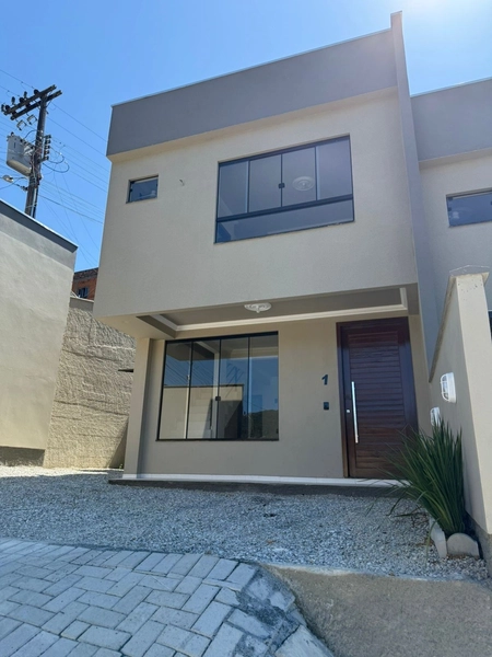 Casa em condomínio fechado,2 suítes e 2 vagas garagem!: 3ª foto da galeria de imagens do imóvel