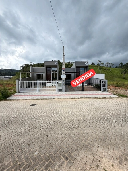 Venha morar nesta linda casa: com área para festas  e garagem coberta!: 2ª foto da galeria de imagens do imóvel