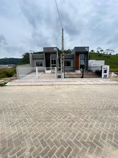 Venha morar nesta linda casa: com área para festas  e garagem coberta!: 2ª foto da galeria de imagens do imóvel