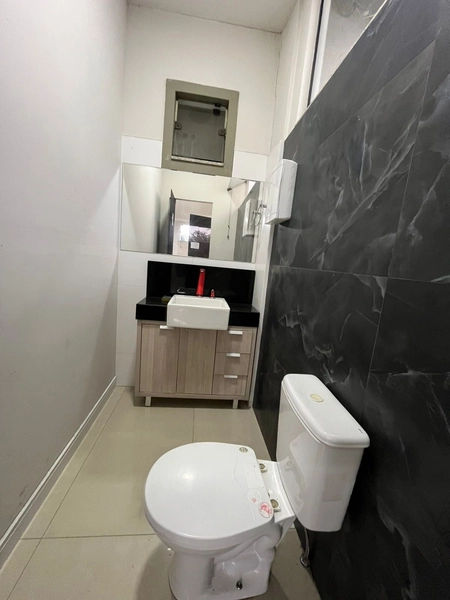 A sala comercial bem localizada que você procura é esta aqui, veja:: 6ª foto da galeria de imagens do imóvel