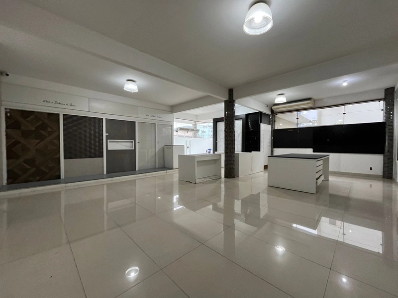A sala comercial bem localizada que você procura é esta aqui, veja:: 3ª foto da galeria de imagens do imóvel