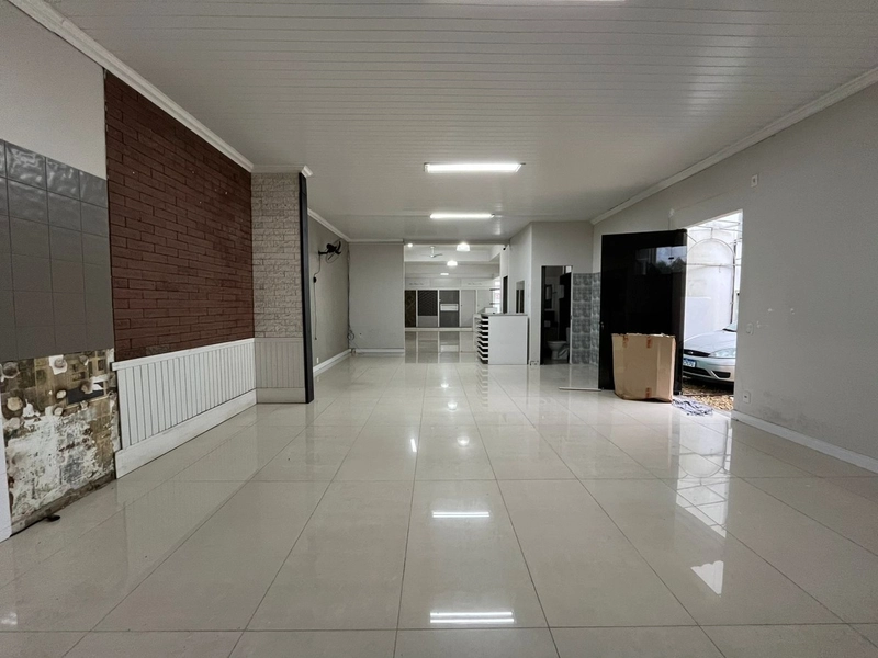 A sala comercial bem localizada que você procura é esta aqui, veja:: 8ª foto da galeria de imagens do imóvel