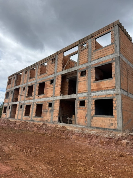 Aqui no bairro Nova Brasília conta com excelente infraestrutura!: 2ª foto da galeria de imagens do imóvel