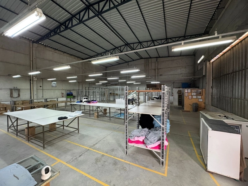 Galpão de 450m², com mezanino e estrutura ideal para sua empresa: 2ª foto da galeria de imagens do imóvel