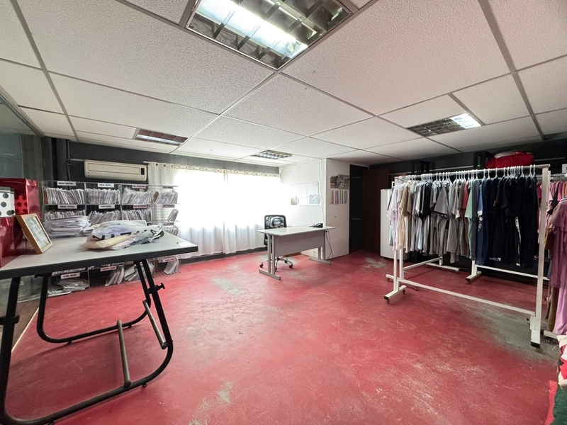 Galpão de 450m², com mezanino e estrutura ideal para sua empresa: 6ª foto da galeria de imagens do imóvel