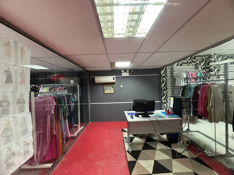 Galpão de 450m², com mezanino e estrutura ideal para sua empresa: 7ª foto da galeria de imagens do imóvel