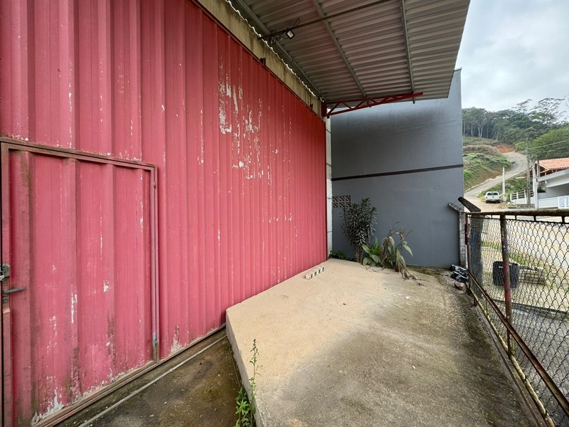 Galpão de 450m², com mezanino e estrutura ideal para sua empresa: 11ª foto da galeria de imagens do imóvel