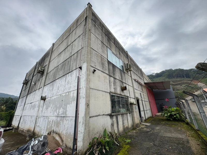 Galpão de 450m², com mezanino e estrutura ideal para sua empresa: 1ª foto da galeria de imagens do imóvel