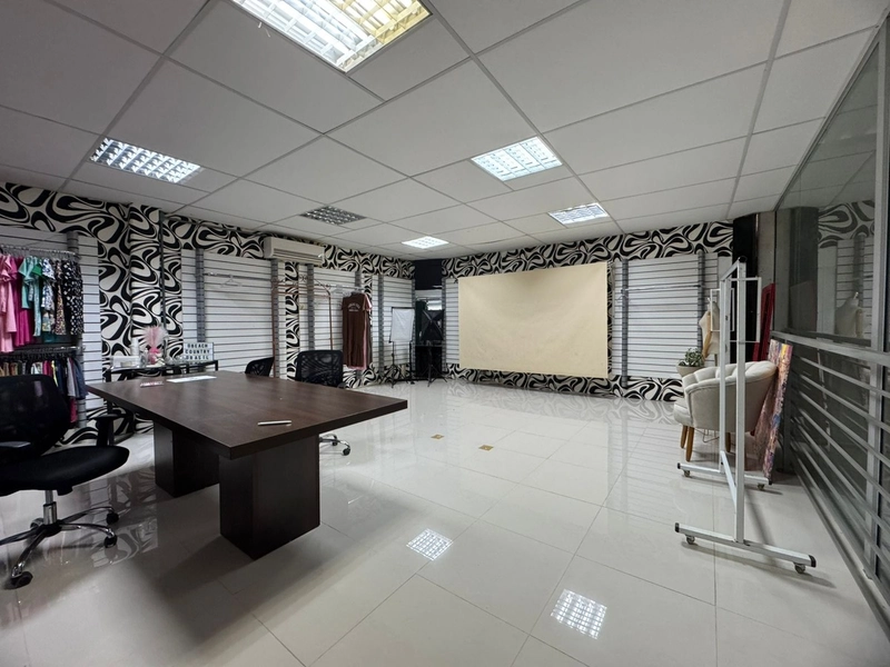 Galpão de 450m², com mezanino e estrutura ideal para sua empresa: 8ª foto da galeria de imagens do imóvel