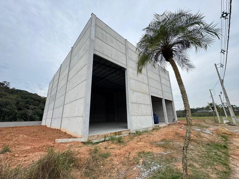 Galpão em condomínio comercial, para mais segurança e comodidade: 1ª foto da galeria de imagens do imóvel