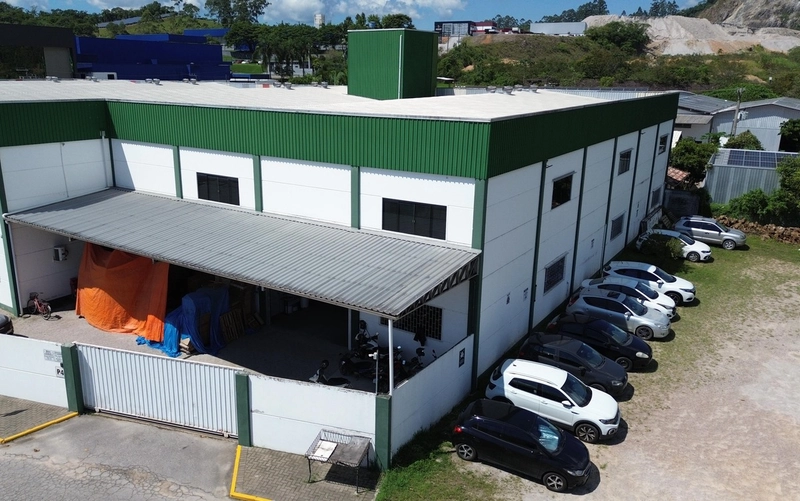 Galpão em Gaspar, divisa com Brusque, facilitando logística,veja este:: 1ª foto da galeria de imagens do imóvel