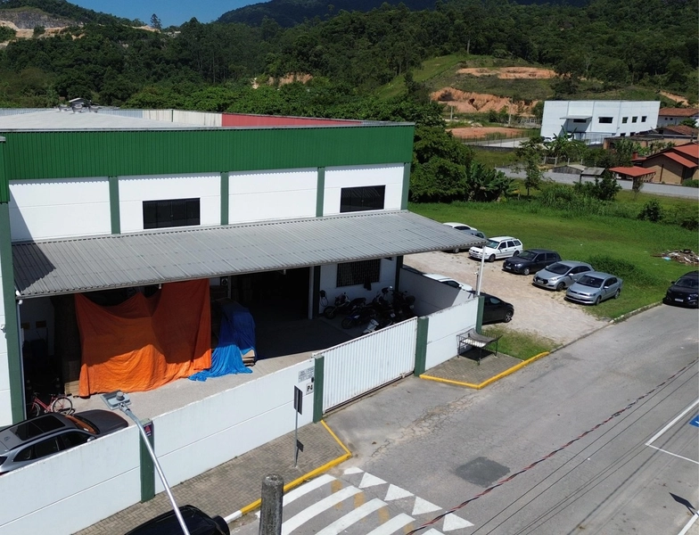 Galpão em Gaspar, divisa com Brusque, facilitando logística,veja este:: 2ª foto da galeria de imagens do imóvel
