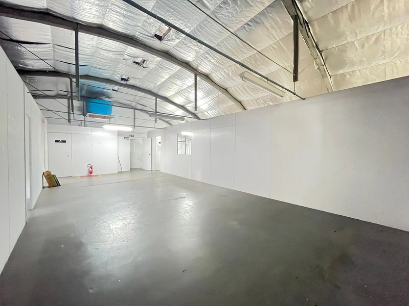 Precisa de galpão com 180m²? Veja esta opção,em excelente localização!: 3ª foto da galeria de imagens do imóvel