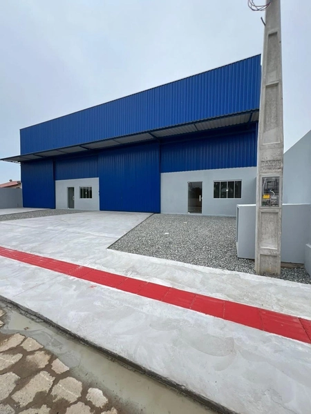 Galpão com energia trifásica, piso reforçado,pé direito 8m² em Itajaí: 1ª foto da galeria de imagens do imóvel