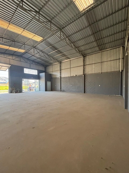 Alugue seu galpão conosco! Olhe este om 196m² em ótima localização: 5ª foto da galeria de imagens do imóvel