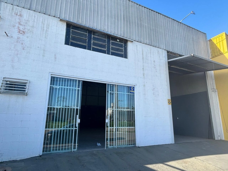Alugue seu galpão conosco! Olhe este om 196m² em ótima localização: 2ª foto da galeria de imagens do imóvel