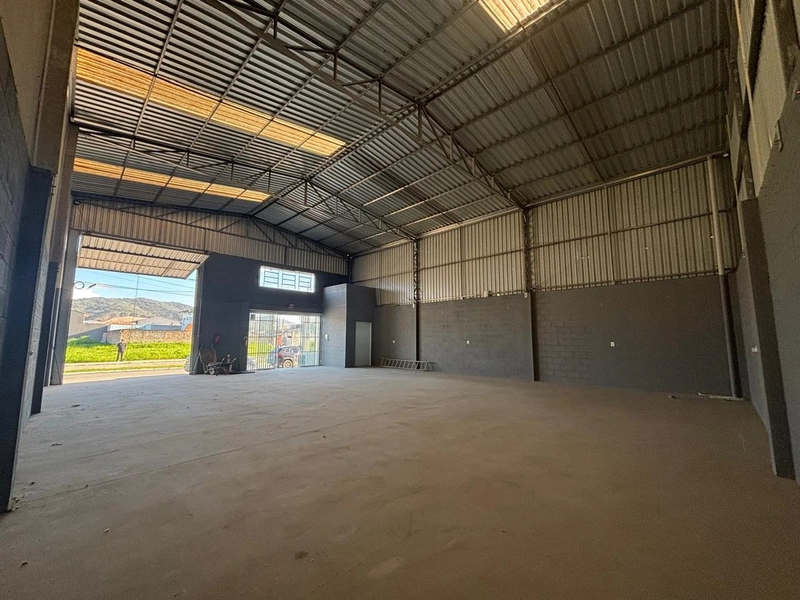 Alugue seu galpão conosco! Olhe este om 196m² em ótima localização: 6ª foto da galeria de imagens do imóvel