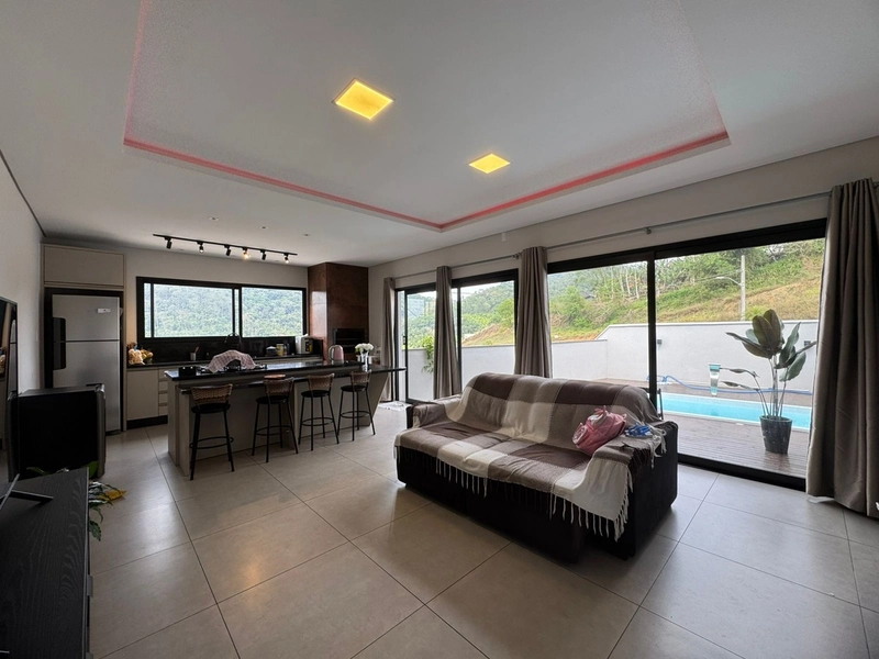 Á venda esta casa ampla com piscina, para grandes momentos em família☺: 6ª foto da galeria de imagens do imóvel
