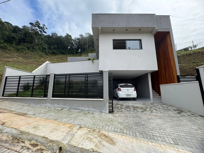Á venda esta casa ampla com piscina, para grandes momentos em família☺: 1ª foto da galeria de imagens do imóvel