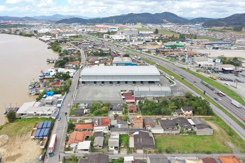 Oportunidade para investir ou montar sua empresa, em Itajaí: 2ª foto da galeria de imagens do imóvel