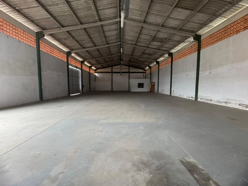 GALPÃO PARA LOCAÇÃO – 500 m² ,amplo pátio: 3ª foto da galeria de imagens do imóvel
