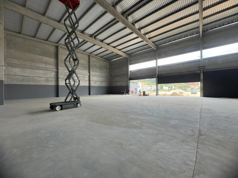 Em Brusque,1.250m²,ideal para armazenamento vertical, amplo pátio: 9ª foto da galeria de imagens do imóvel